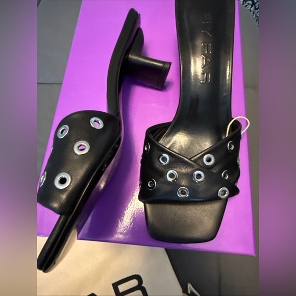 Authentic By Far grommet sandals 6/36 - Picture 7 of 8